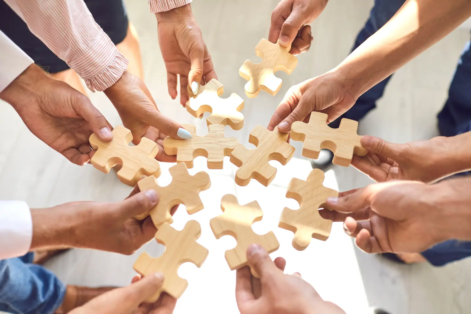 Mitarbeiter des Unternehmens spielen